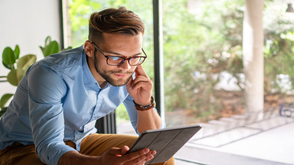 Man at tablet with glasses