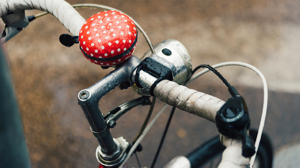 Bike handlebars with bell