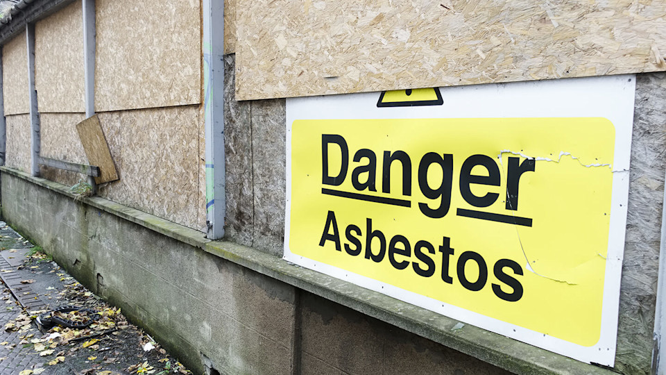 Danger asbestos warning sign