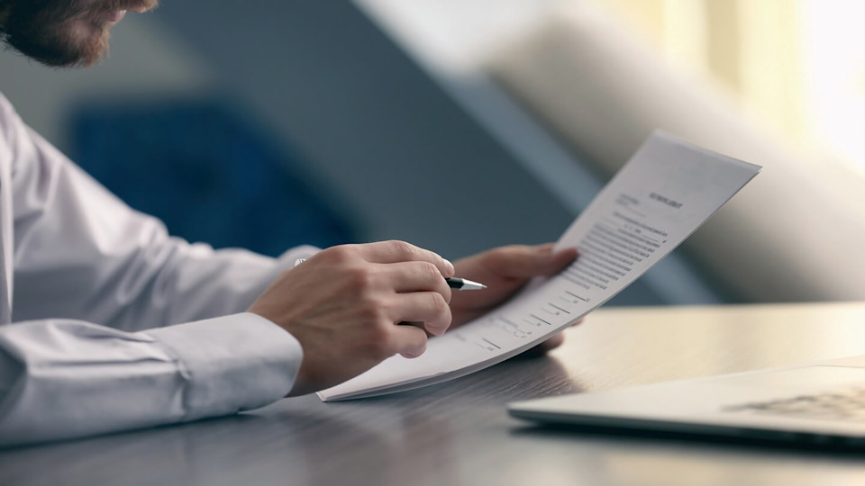 Newsroom - Man reading contract